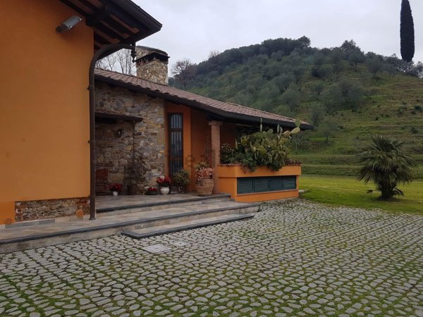 casa indipendente in vendita a Massarosa
