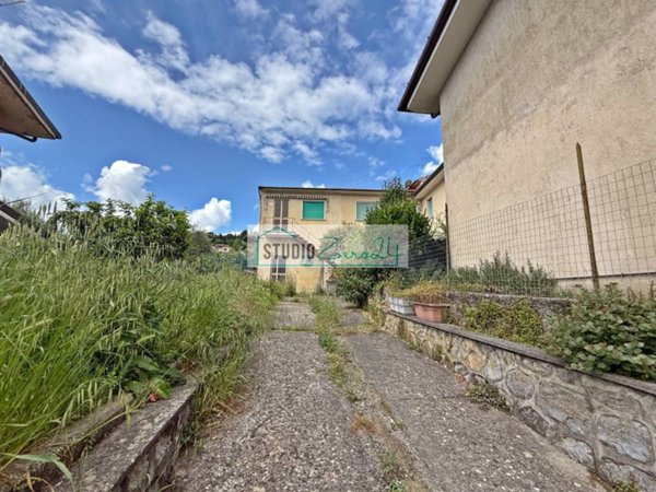 casa indipendente in vendita a Massarosa in zona Bargecchia