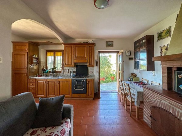 casa indipendente in vendita a Massarosa in zona Bargecchia