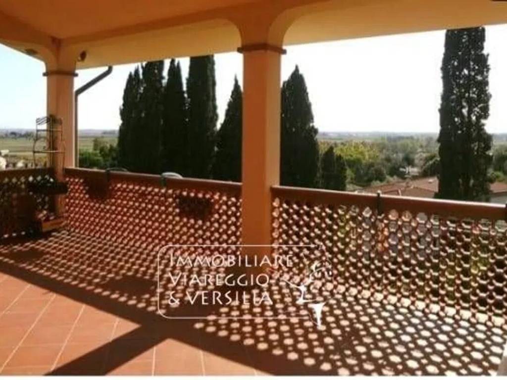 casa indipendente in vendita a Massarosa in zona Piano del Quercione