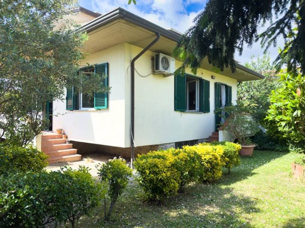 casa indipendente in vendita a Massarosa in zona Quiesa