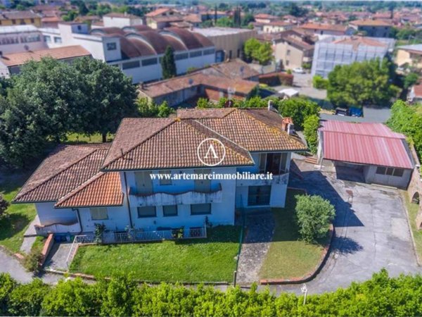 casa indipendente in vendita a Massarosa