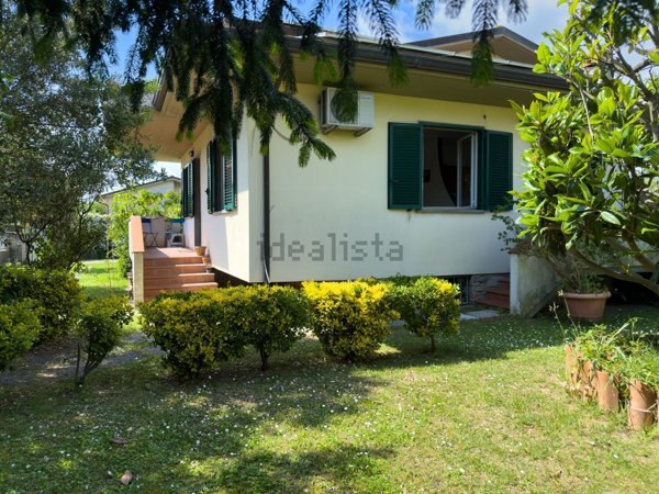 casa indipendente in vendita a Massarosa in zona Quiesa