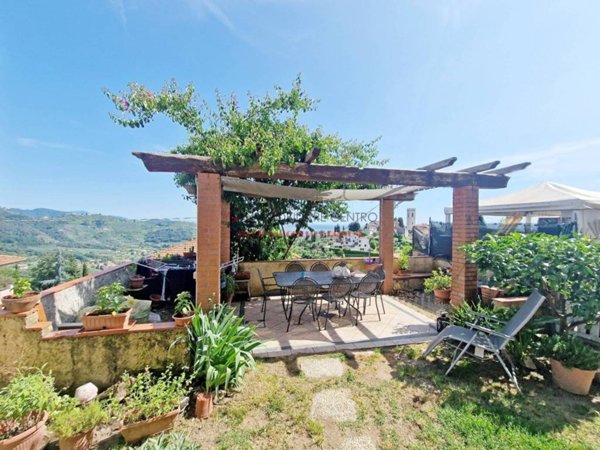 casa indipendente in vendita a Massarosa in zona Bargecchia