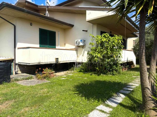 casa indipendente in vendita a Massarosa in zona Quiesa