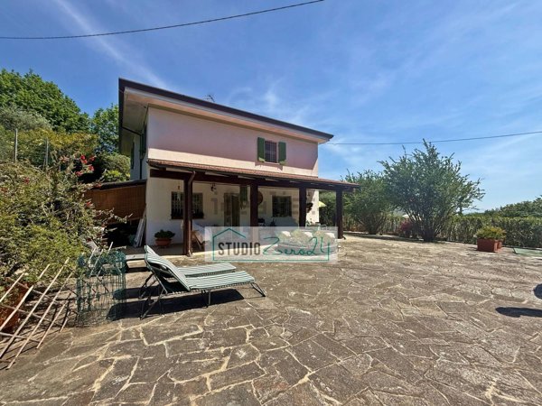 casa indipendente in vendita a Massarosa in zona Corsanico