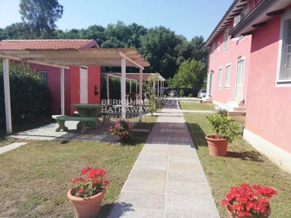 casa indipendente in vendita a Massarosa in zona Piano di Mommio