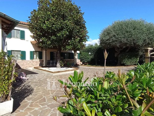 casa indipendente in vendita a Massarosa