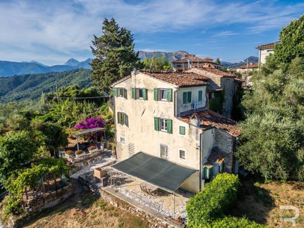 casa indipendente in vendita a Massarosa in zona Montigiano