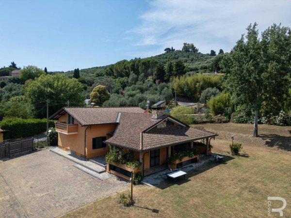 casa indipendente in vendita a Massarosa in zona Bargecchia