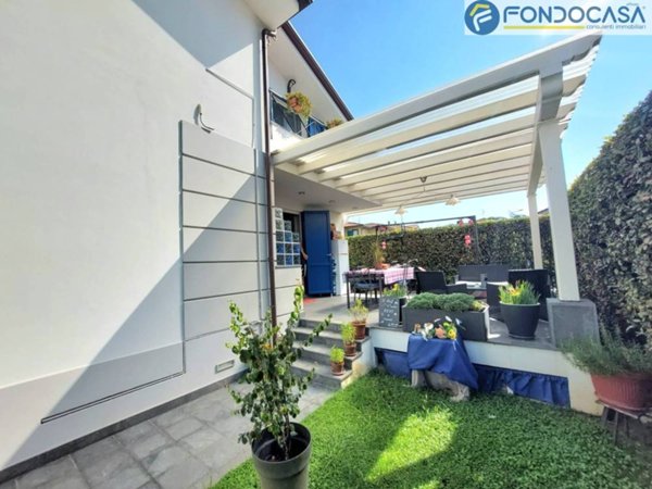 casa indipendente in vendita a Massarosa