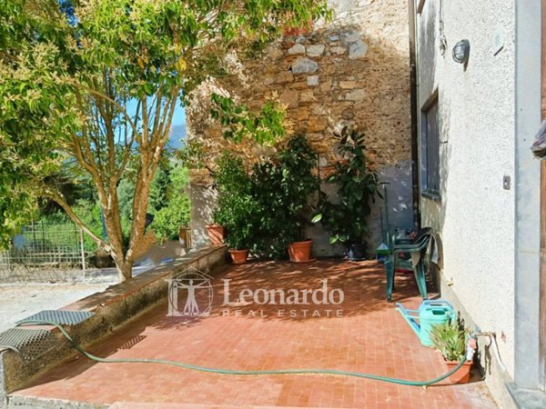 casa indipendente in vendita a Massarosa in zona Montigiano