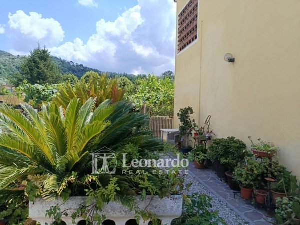 casa indipendente in vendita a Massarosa in zona Bozzano