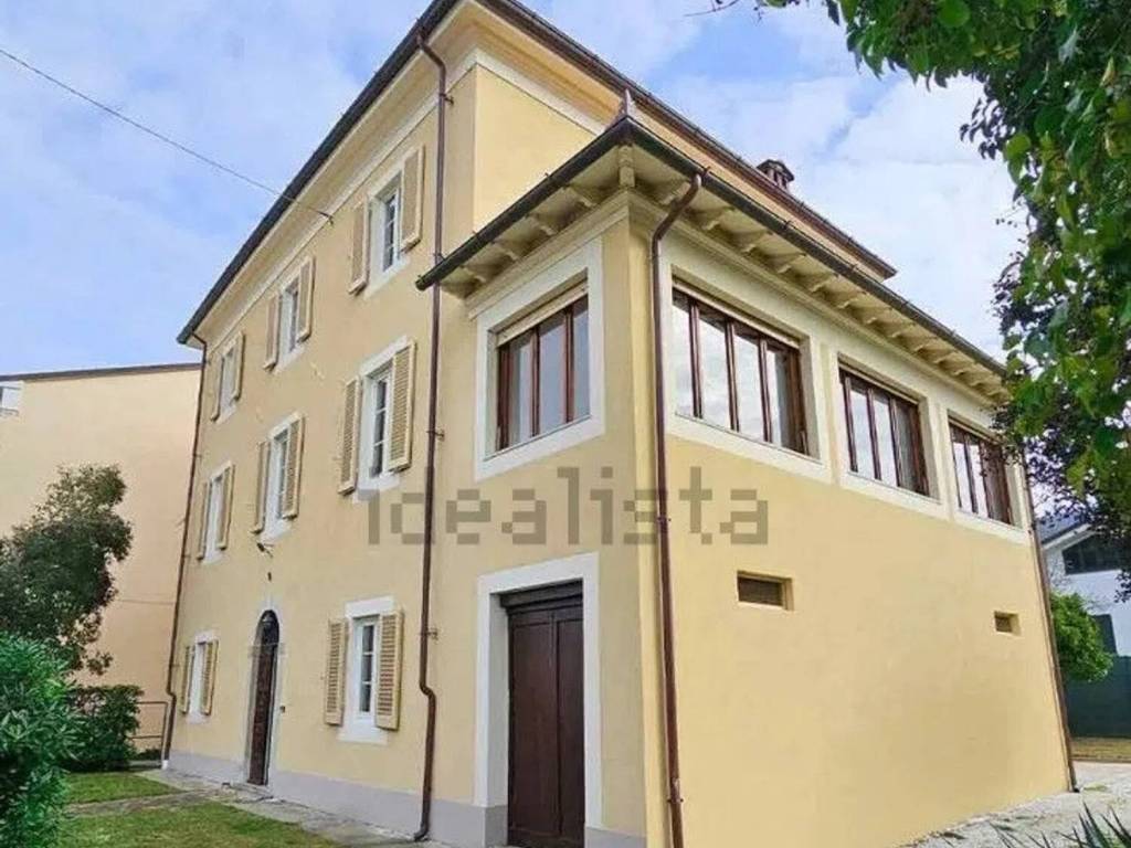 casa indipendente in vendita a Massarosa in zona Quiesa