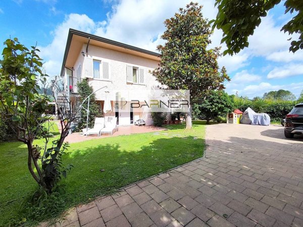 casa indipendente in vendita a Massarosa in zona Piano di Mommio