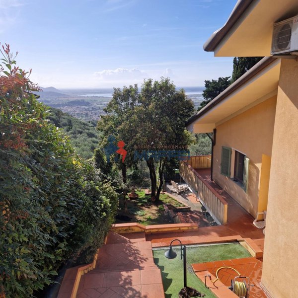 casa indipendente in vendita a Massarosa in zona Pieve a Elici