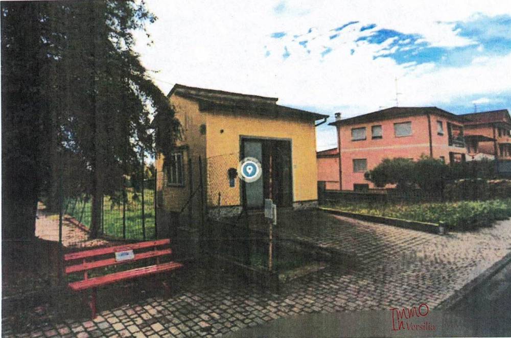 negozio in vendita a Massarosa in zona Piano del Quercione