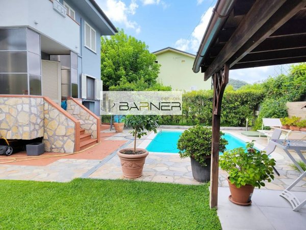 casa indipendente in vendita a Massarosa in zona Bozzano