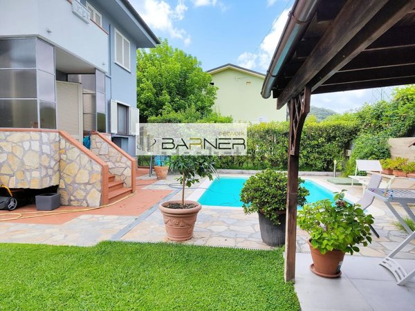 casa indipendente in vendita a Massarosa in zona Bozzano