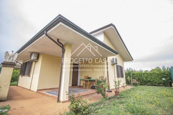 casa indipendente in vendita a Massarosa in zona Quiesa