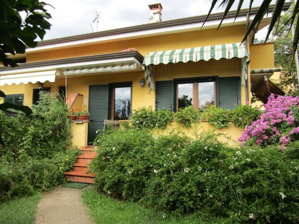 casa indipendente in vendita a Massarosa in zona Quiesa