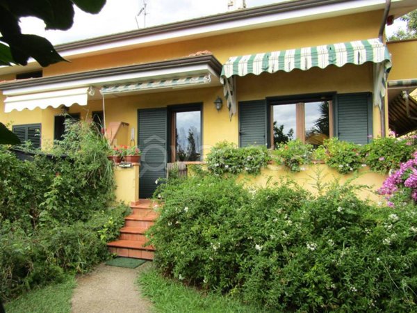 casa indipendente in vendita a Massarosa in zona Quiesa
