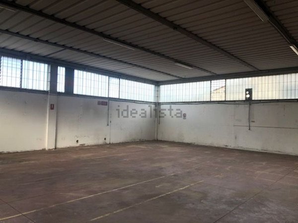 capannone in vendita a Massarosa in zona Bozzano