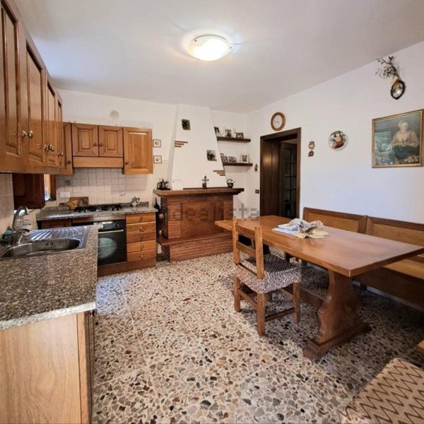 casa indipendente in vendita a Massarosa in zona Bozzano