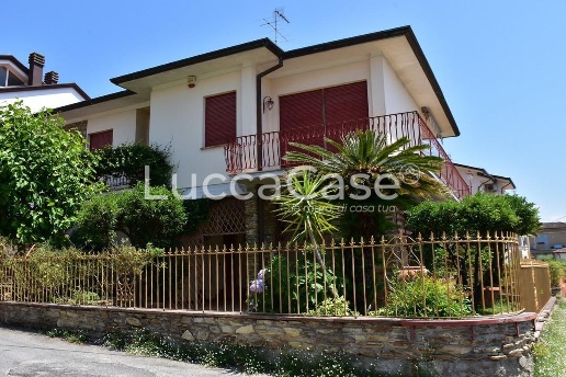 casa indipendente in vendita a Massarosa