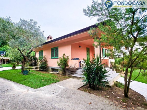 casa indipendente in vendita a Massarosa in zona Piano di Conca