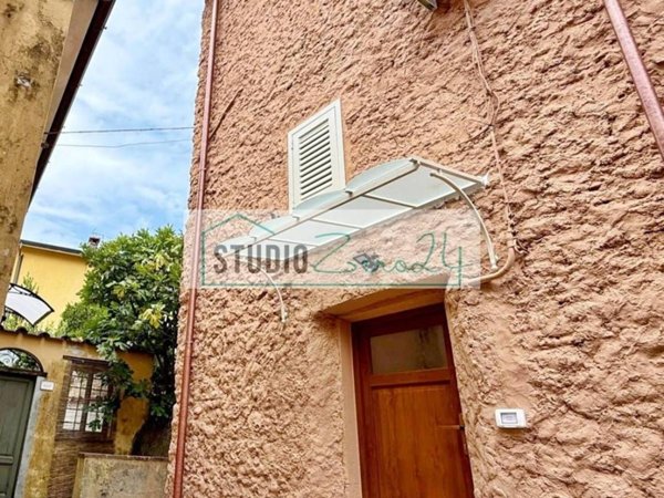 casa indipendente in vendita a Massarosa in zona Bargecchia