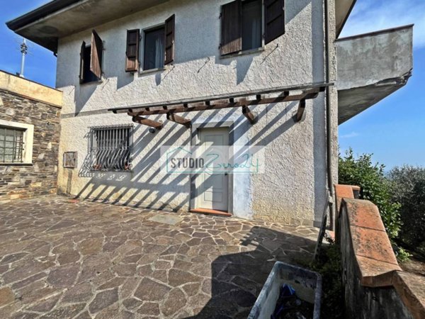 casa indipendente in vendita a Massarosa in zona Corsanico
