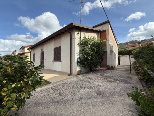 casa indipendente in vendita a Massarosa in zona Piano di Mommio