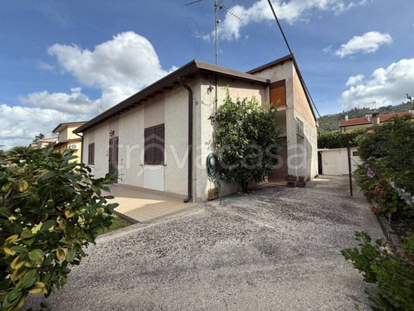 casa indipendente in vendita a Massarosa in zona Piano di Mommio