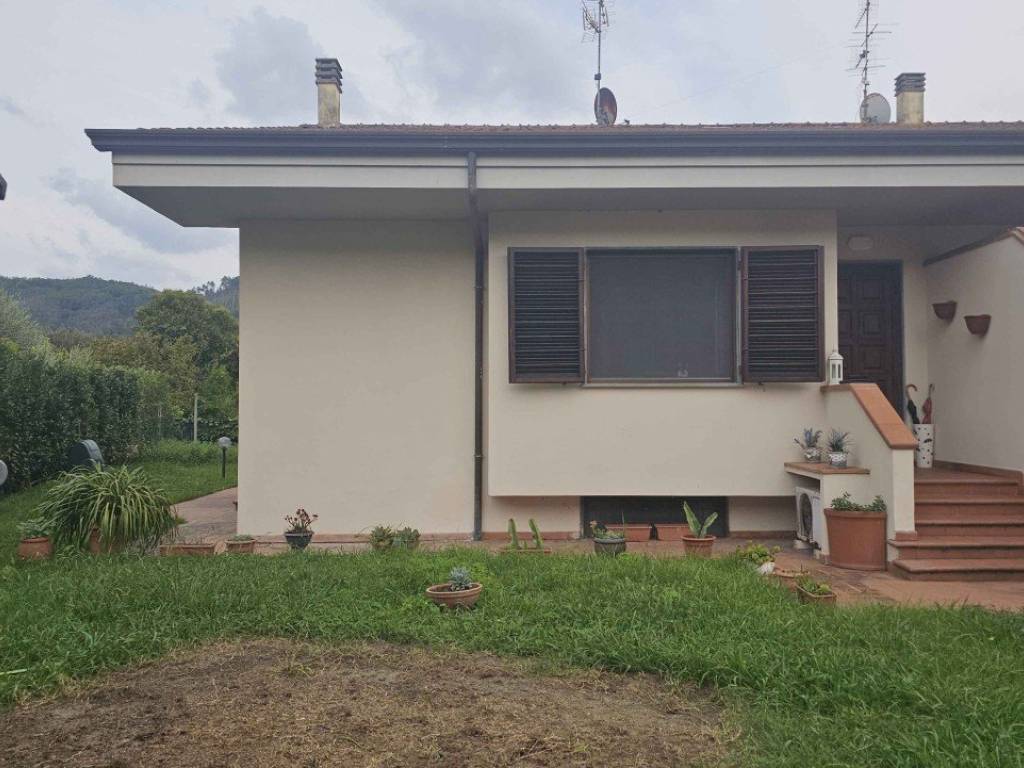 casa indipendente in vendita a Massarosa