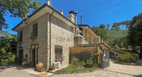 casale in vendita a Massarosa