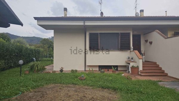casa indipendente in vendita a Massarosa