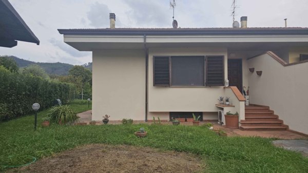casa indipendente in vendita a Massarosa