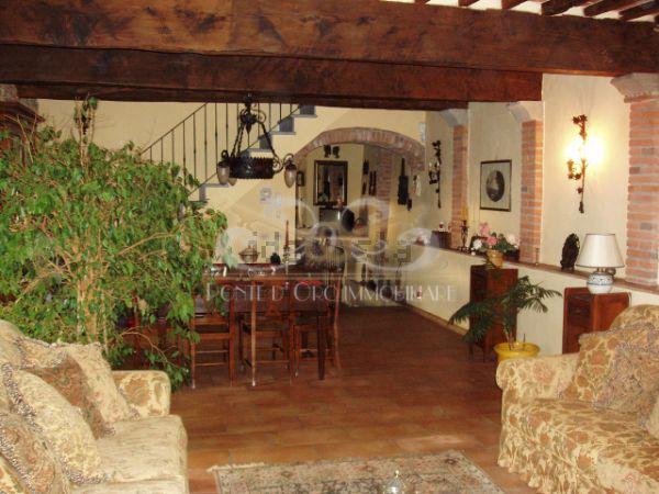 casale in vendita a Massarosa in zona Pieve a Elici