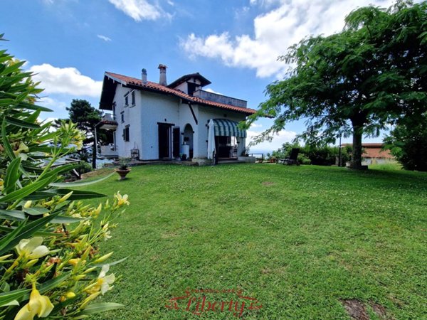 casa indipendente in vendita a Massarosa in zona Corsanico