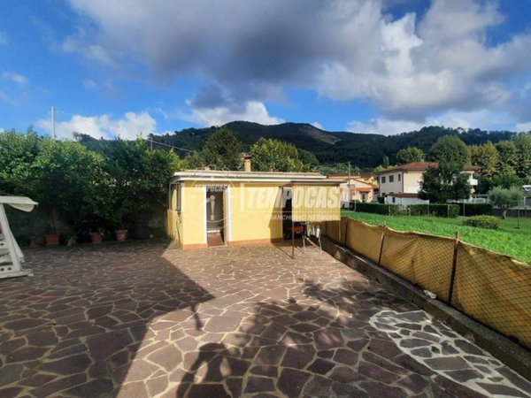 casa indipendente in vendita a Massarosa in zona Bozzano