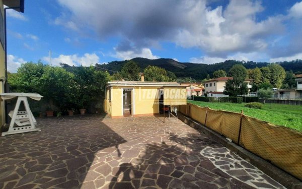 casa indipendente in vendita a Massarosa in zona Bozzano