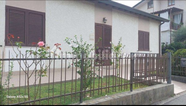 casa indipendente in vendita a Massarosa in zona Piano di Mommio