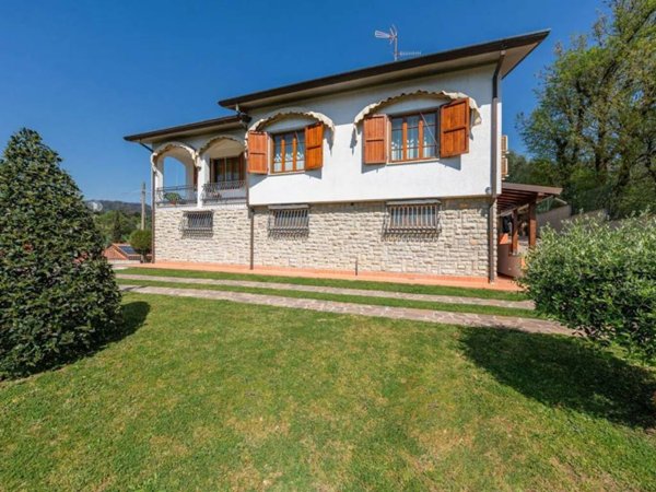 casa indipendente in vendita a Massarosa in zona Bozzano
