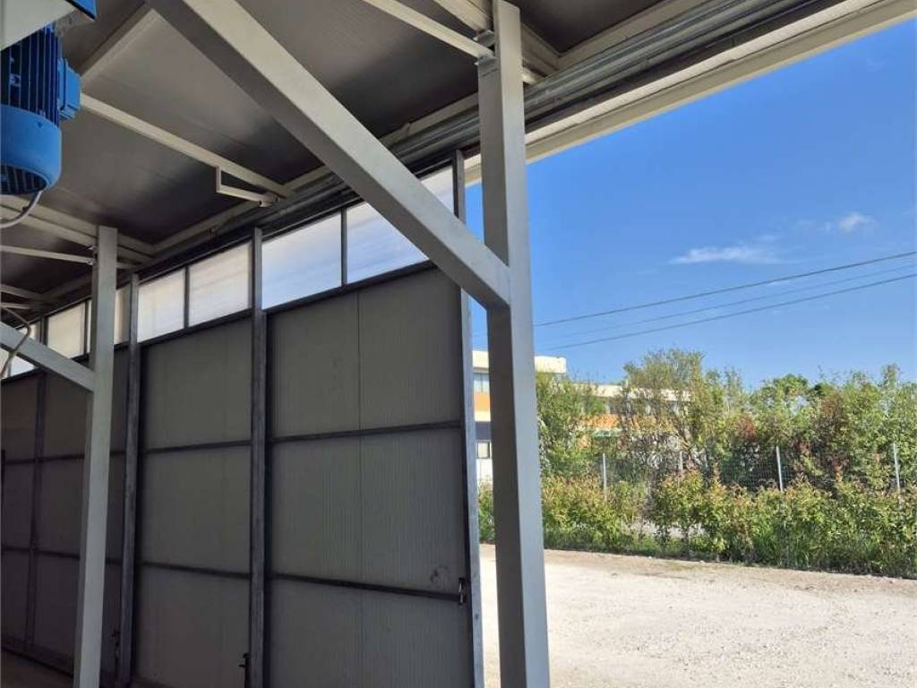 locale commerciale in vendita a Massarosa