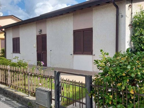 casa indipendente in vendita a Massarosa in zona Piano di Mommio