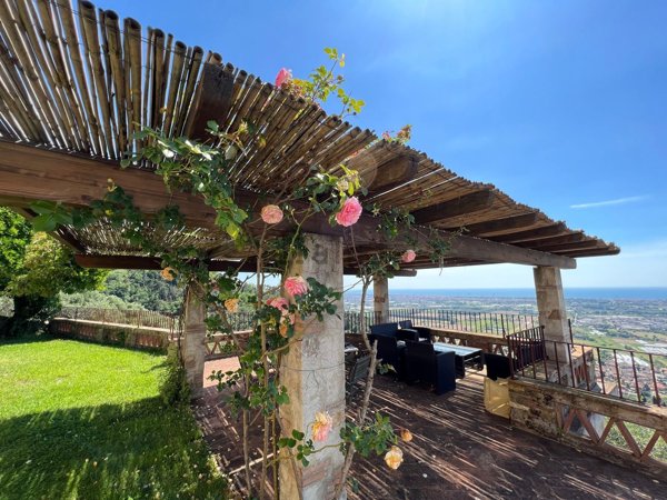 casa indipendente in vendita a Massarosa