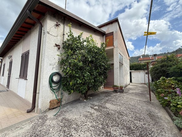 casa indipendente in vendita a Massarosa in zona Piano di Mommio