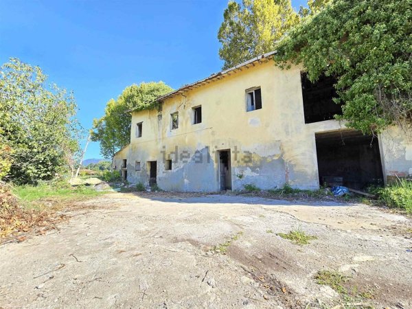 casale in vendita a Massarosa in zona Piano di Mommio