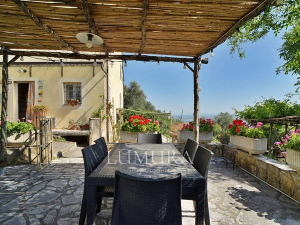 casa indipendente in vendita a Massarosa in zona Pieve a Elici